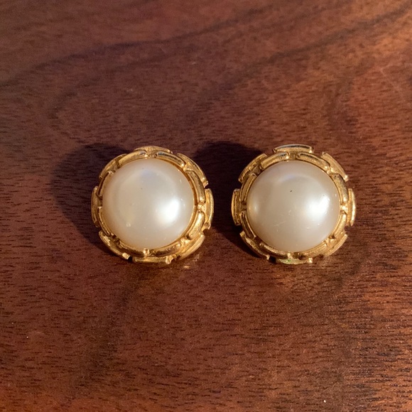 Vintage Chanel Earrings. - Picture 1 of 7